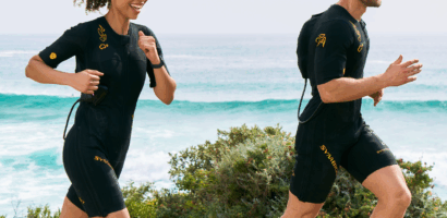 Zwei Personen beim Outdoor EMS Training in Hamburg nahe der Alster im Frühling